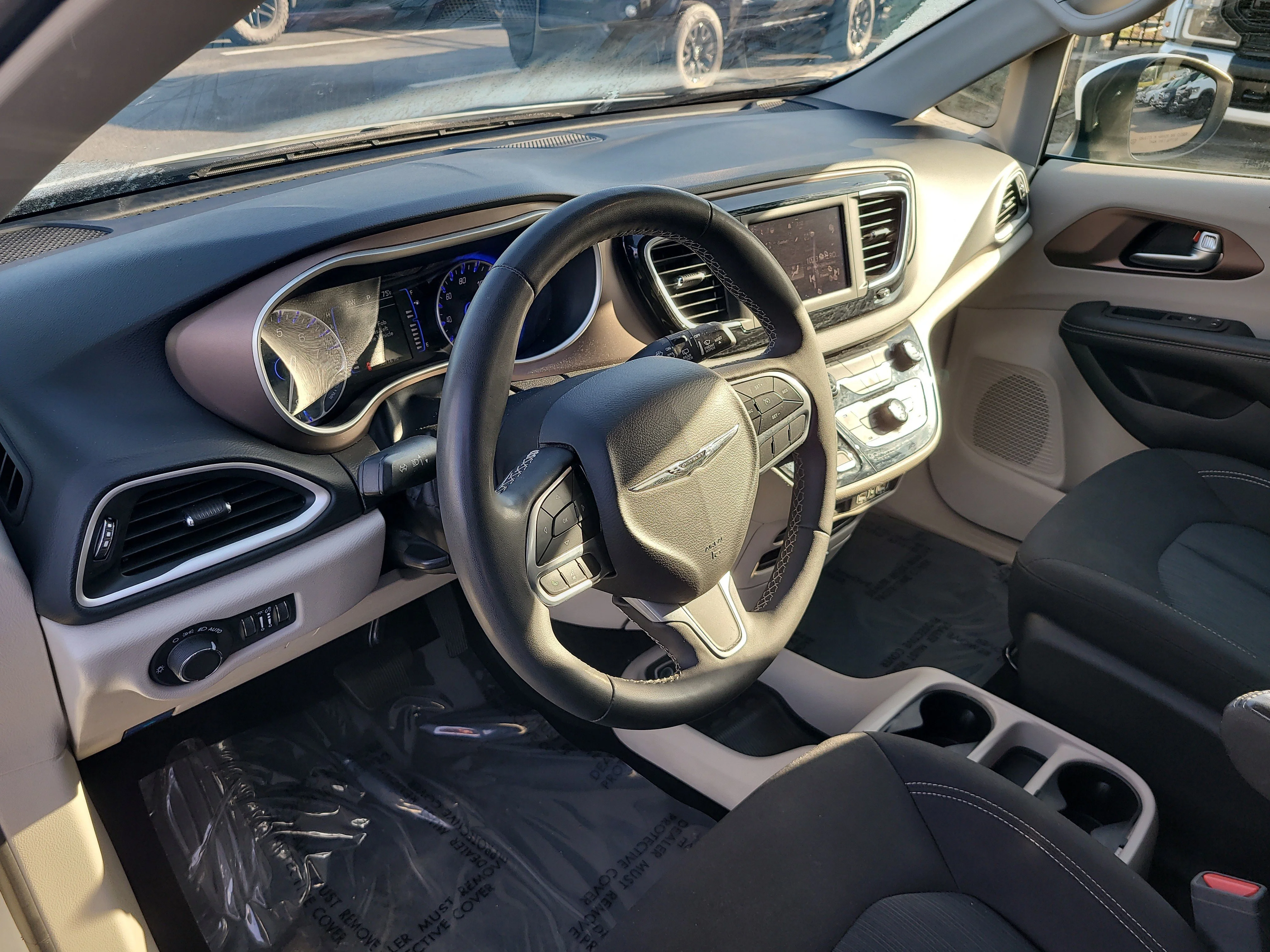 Used 2023 Bright White Clearcoat Chrysler LX image 18