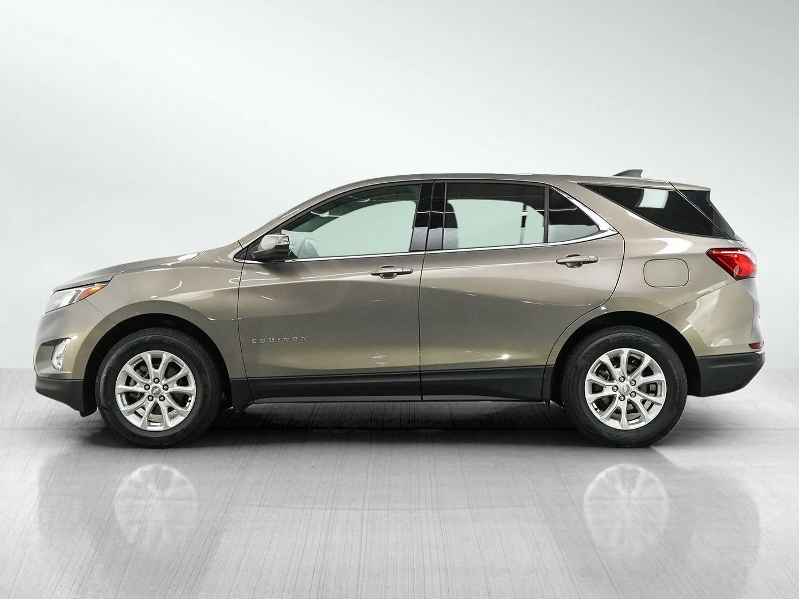 Used 2019 Chevrolet Equinox LT with VIN 3GNAXUEV1KS581703 for sale in Wayzata, Minnesota