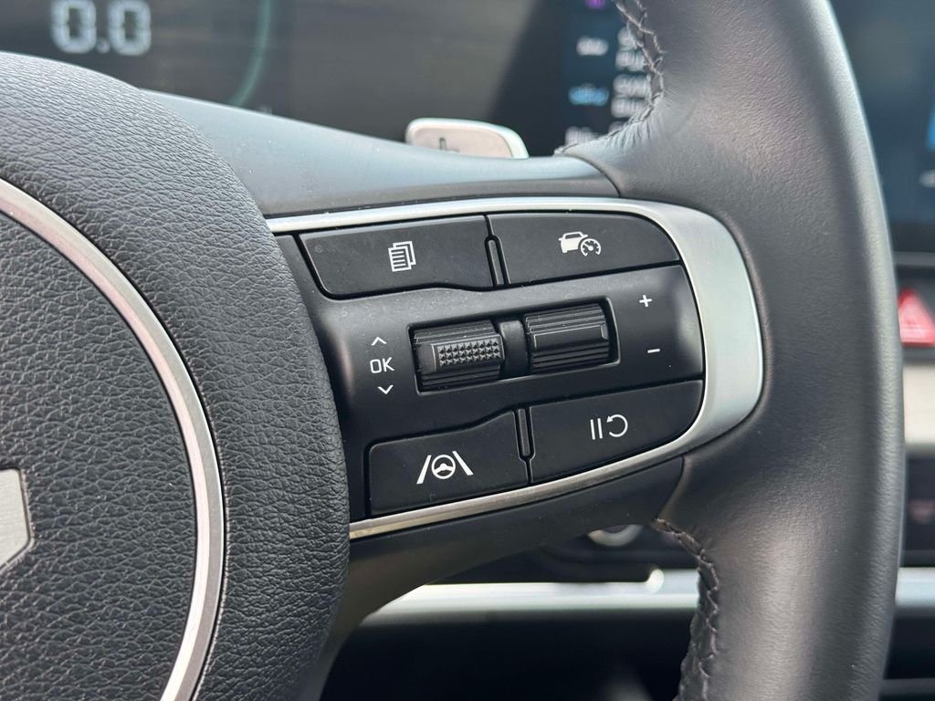 Used 2023 White Kia X-Line image 21