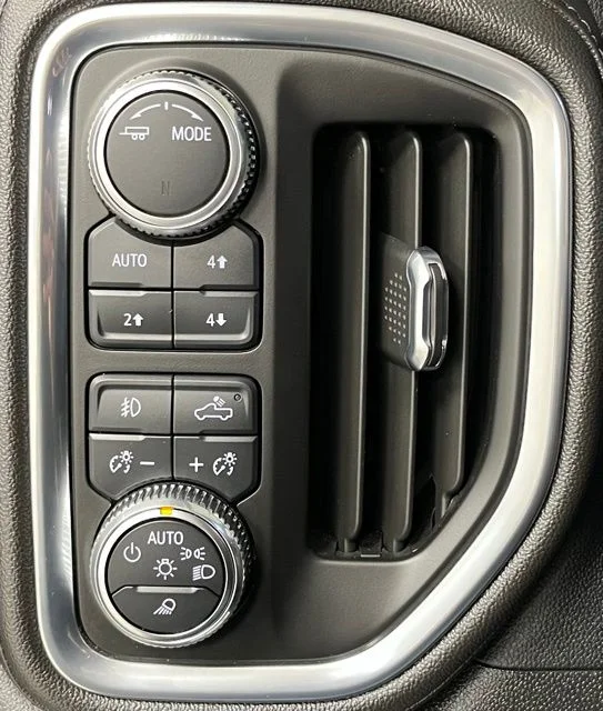 Used 2022 Black GMC Denali image 32