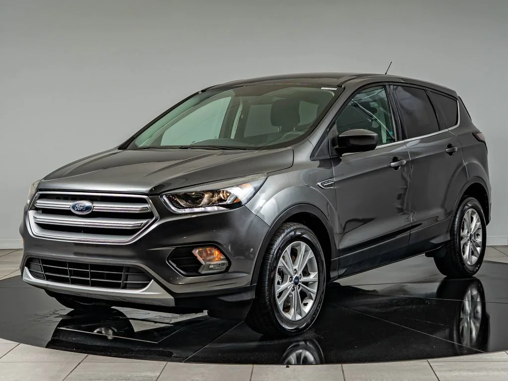 Used 2017 Magnetic Metallic Ford SE image 1