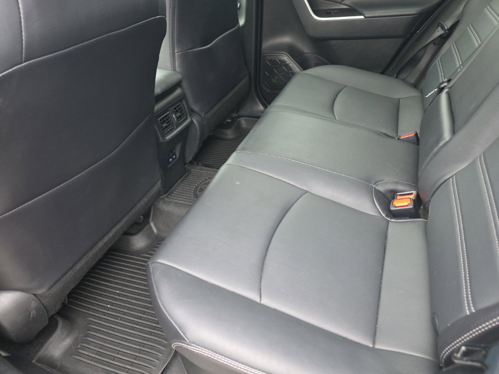 Used 2022  Toyota XLE Premium image 12