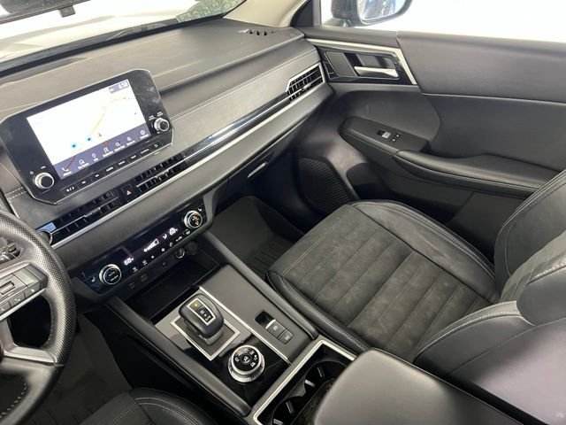 Used 2022 Black Mitsubishi SE image 31