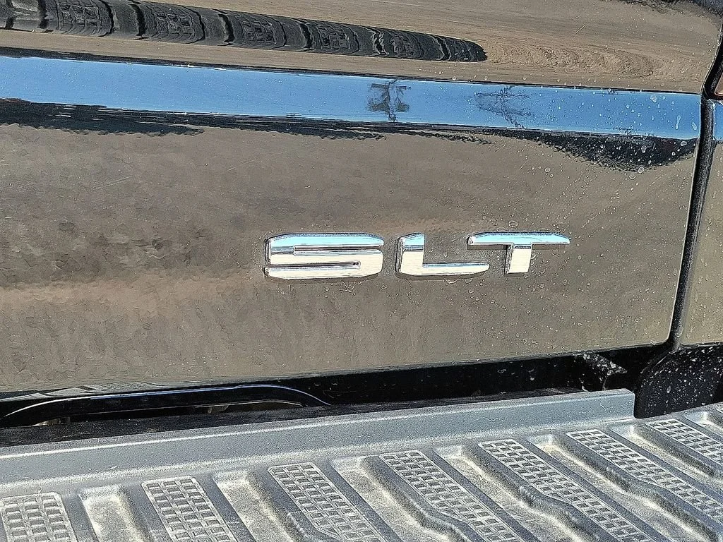 2026 GMC Sierra 1500 SLT - Photo 9
