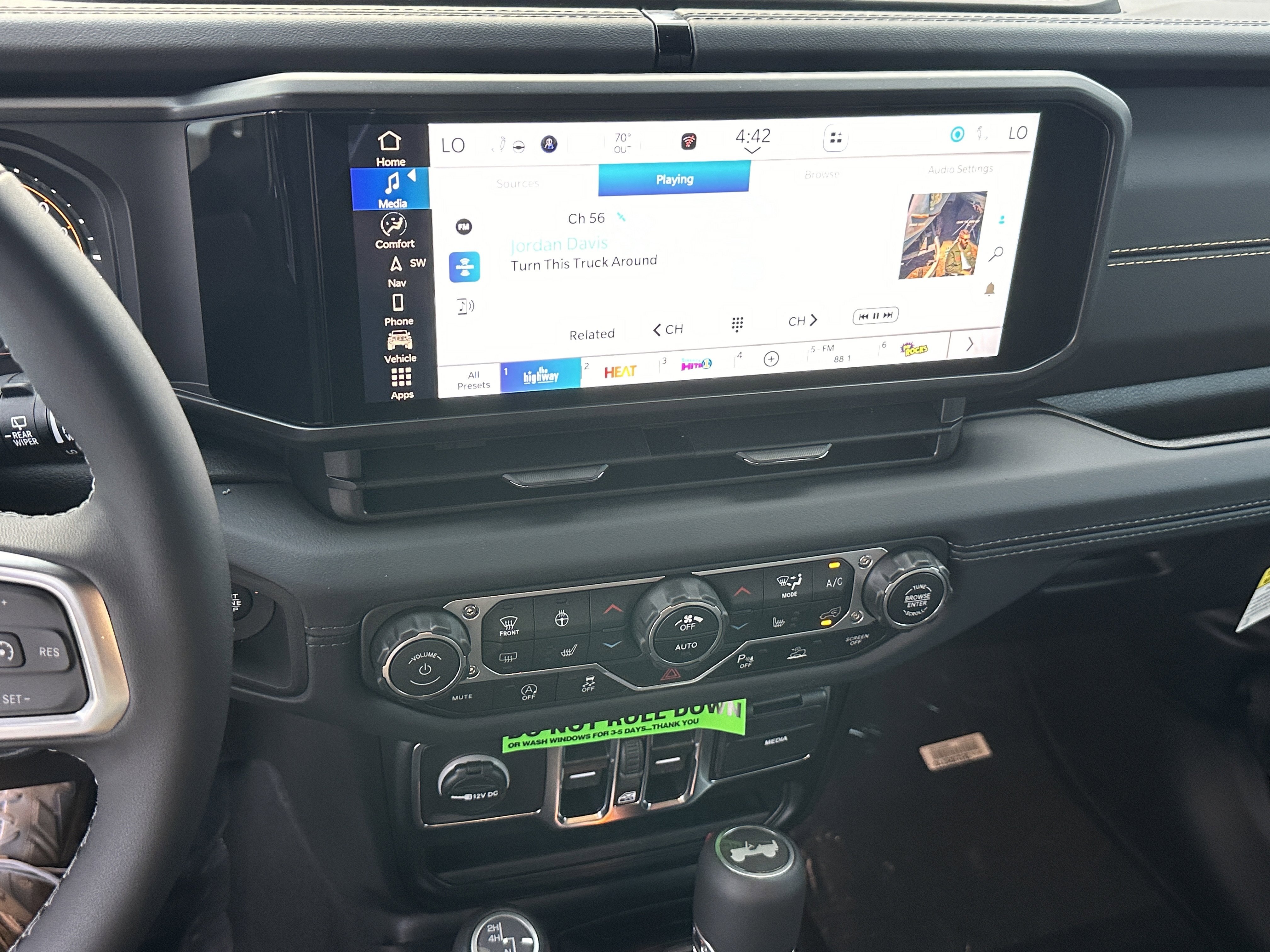 2025 Jeep Wrangler 4-Door Sahara - Photo 24