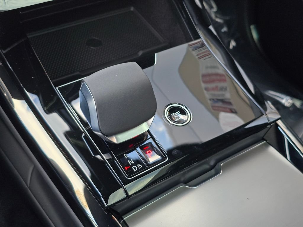 New 2026 Borasco Grey LAND ROVER Dynamic SE image 24