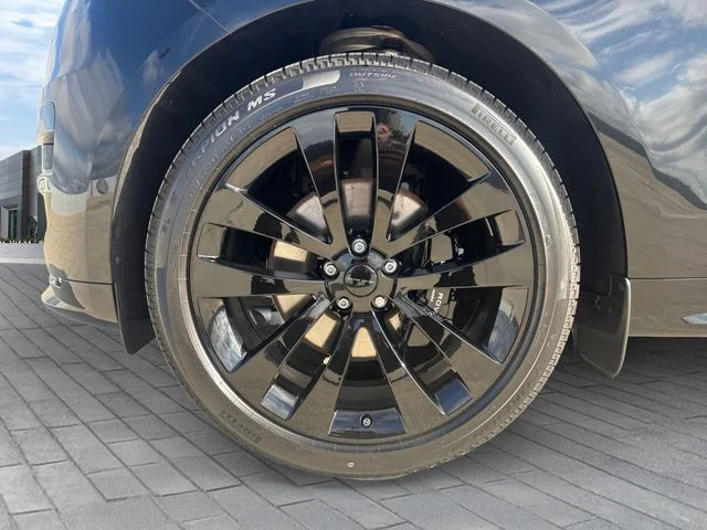 New 2026 Black Land Rover Dynamic SE image 9