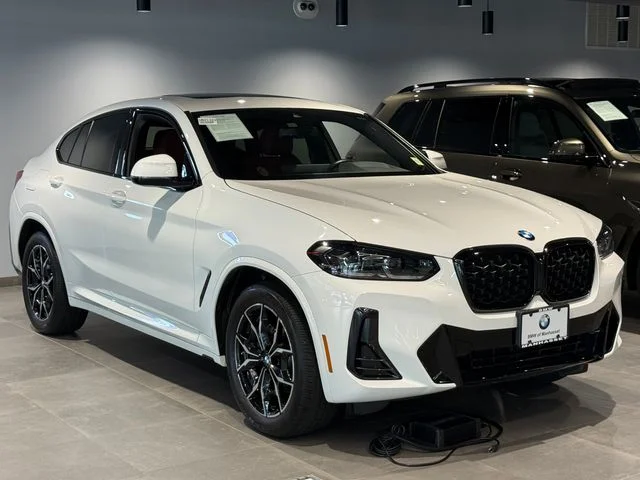 Used 2024 Alpine White BMW xDrive30i image 3