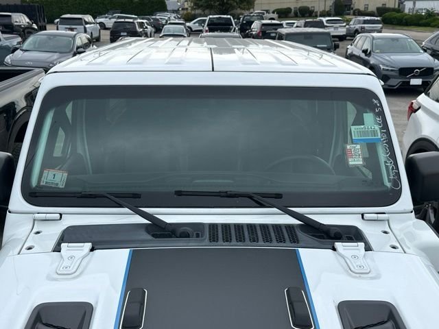 Used 2023 White Jeep Rubicon 4xe image 8