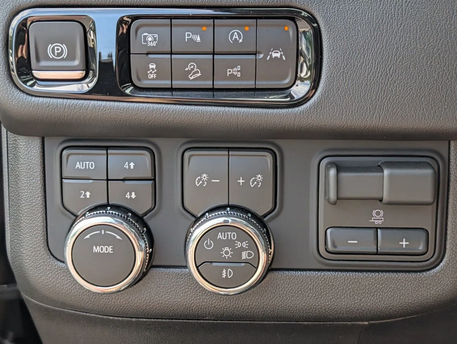 2026 GMC Yukon Denali - Photo 13