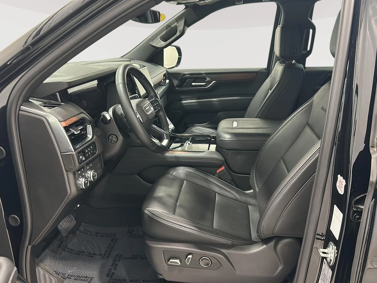 Used 2025 Onyx Black GMC Denali image 16
