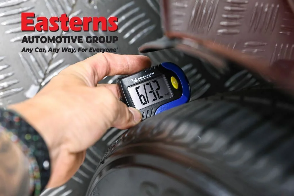 Used 2025 Red Nissan 2.5 SV image 28