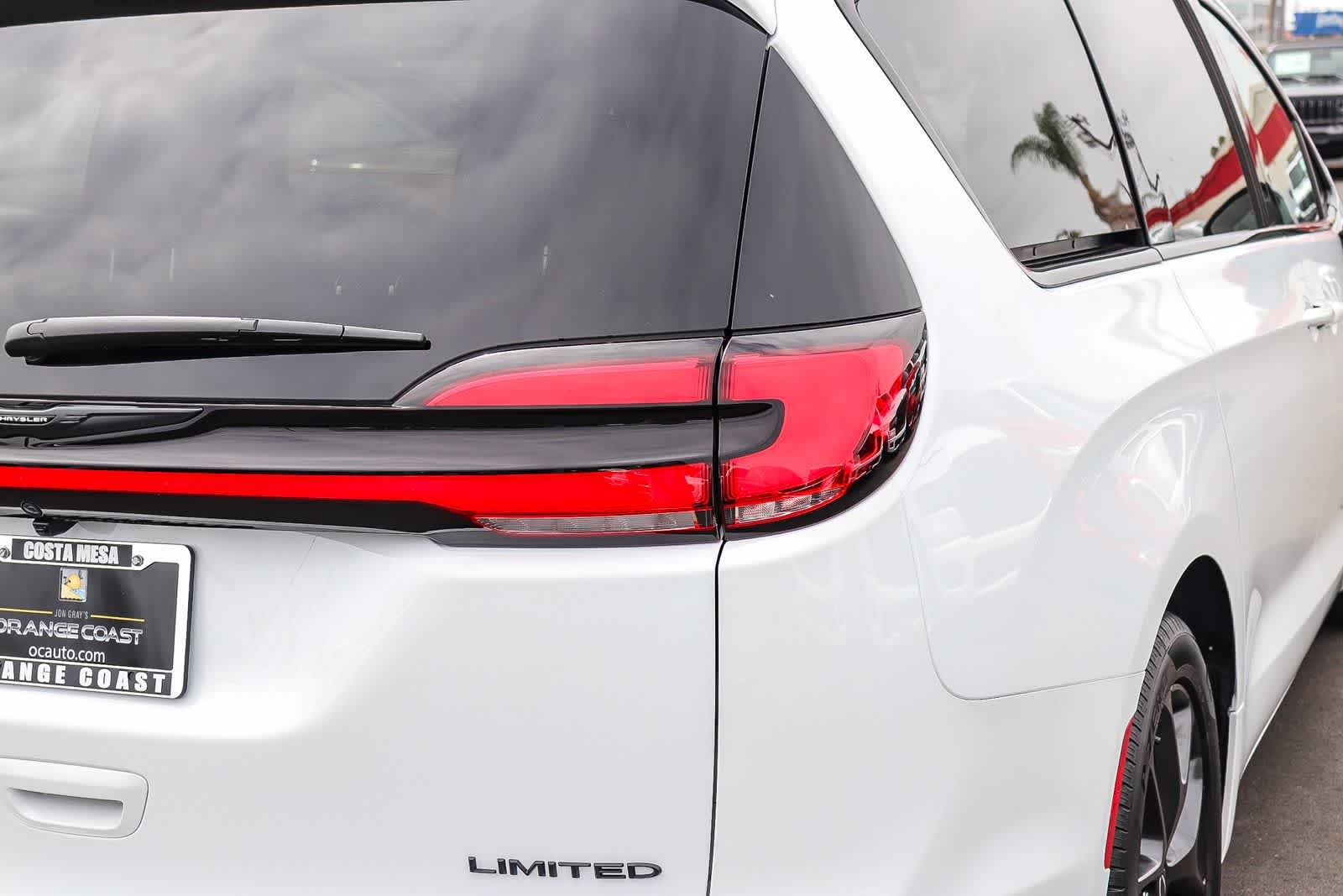 2026 Chrysler Pacifica Limited - Photo 7