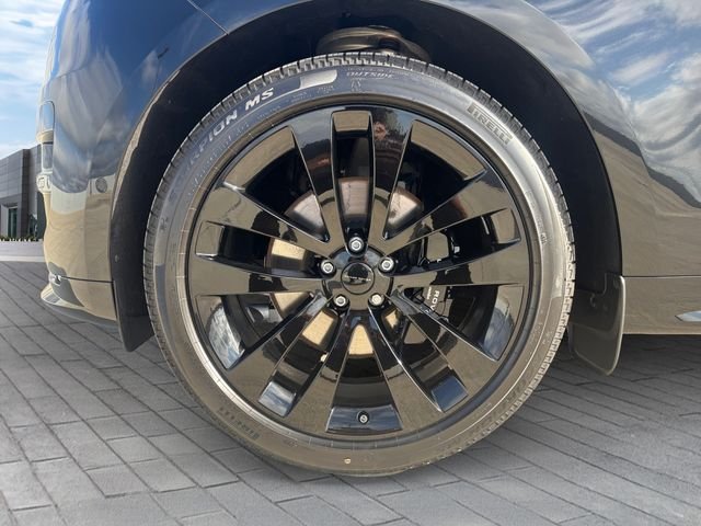New 2026 Santorini Black Land Rover Dynamic SE image 9