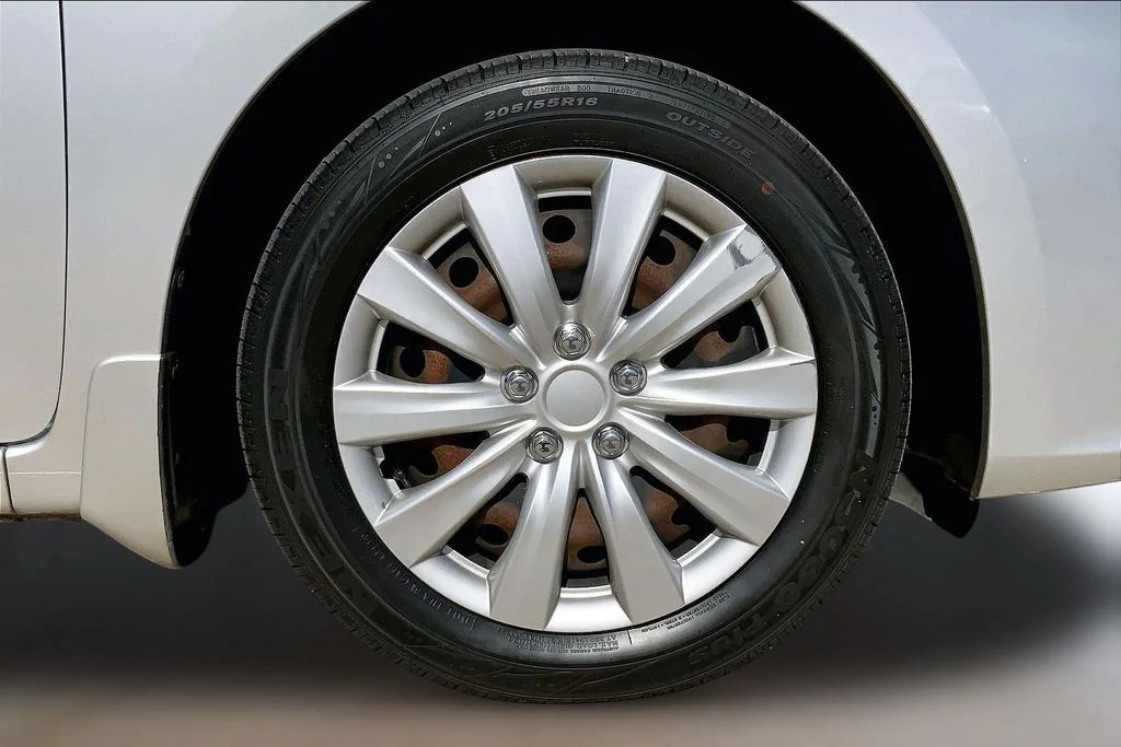 Used 2018 Brilliant Silver Metallic Nissan S image 9