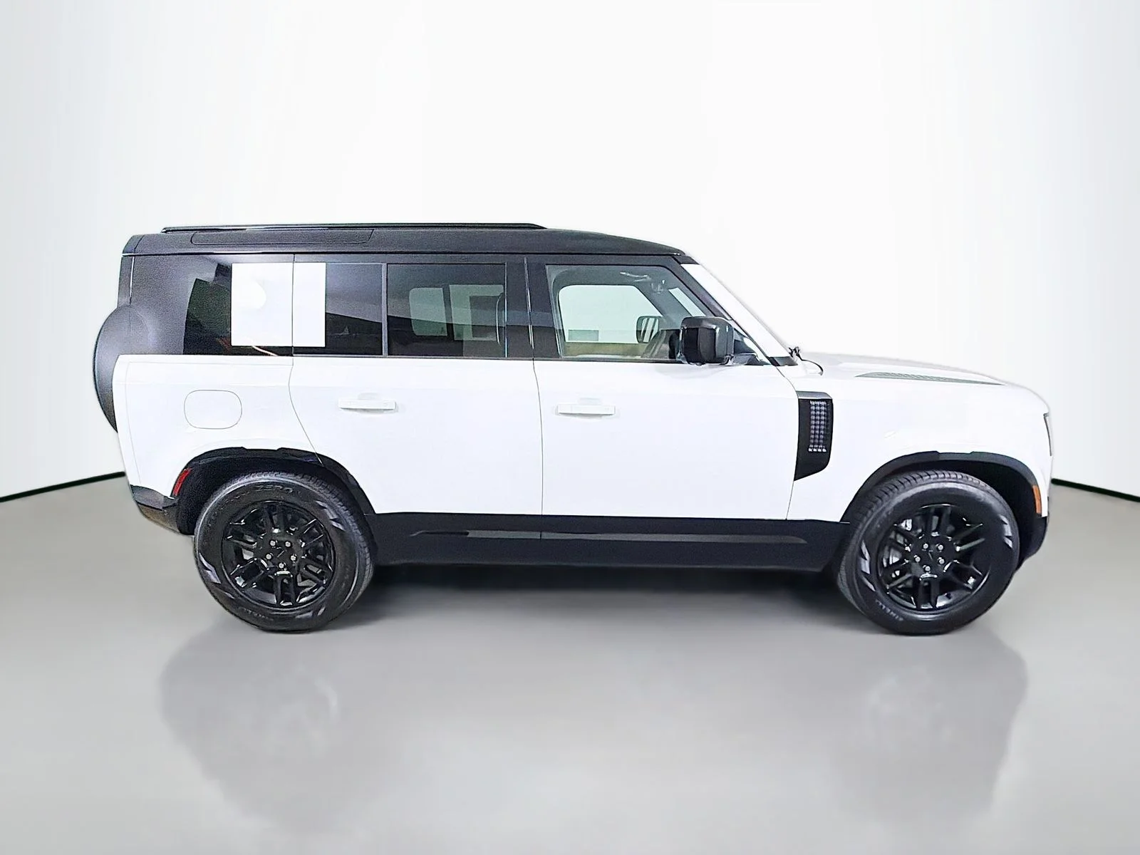 Used 2026 Fuji White Land Rover X-Dynamic SE image 6