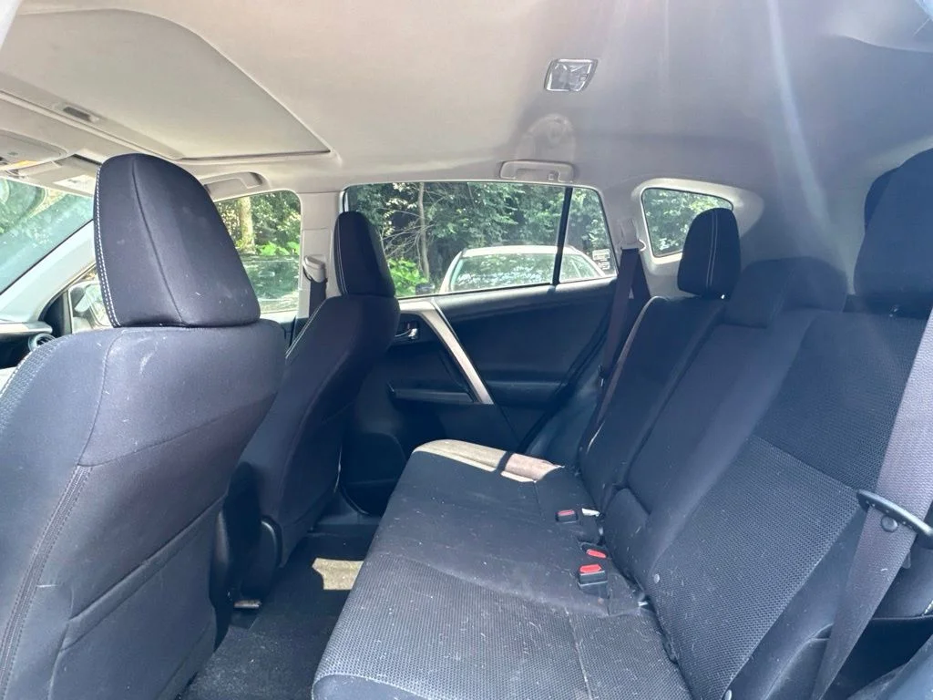 Used 2018 Silver Toyota XLE image 13