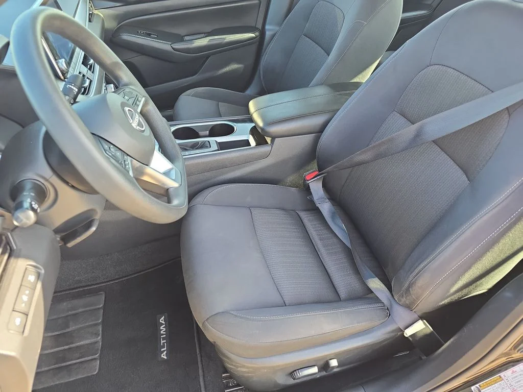 Used 2024  Nissan 2.5 SV image 15