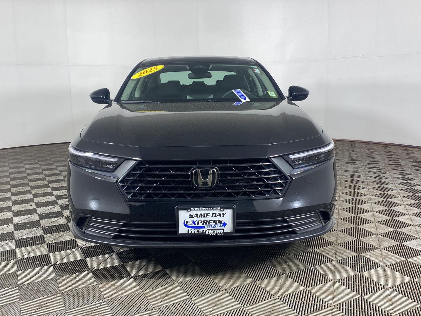 Used 2025 Crystal Black Pearl Honda SE image 5