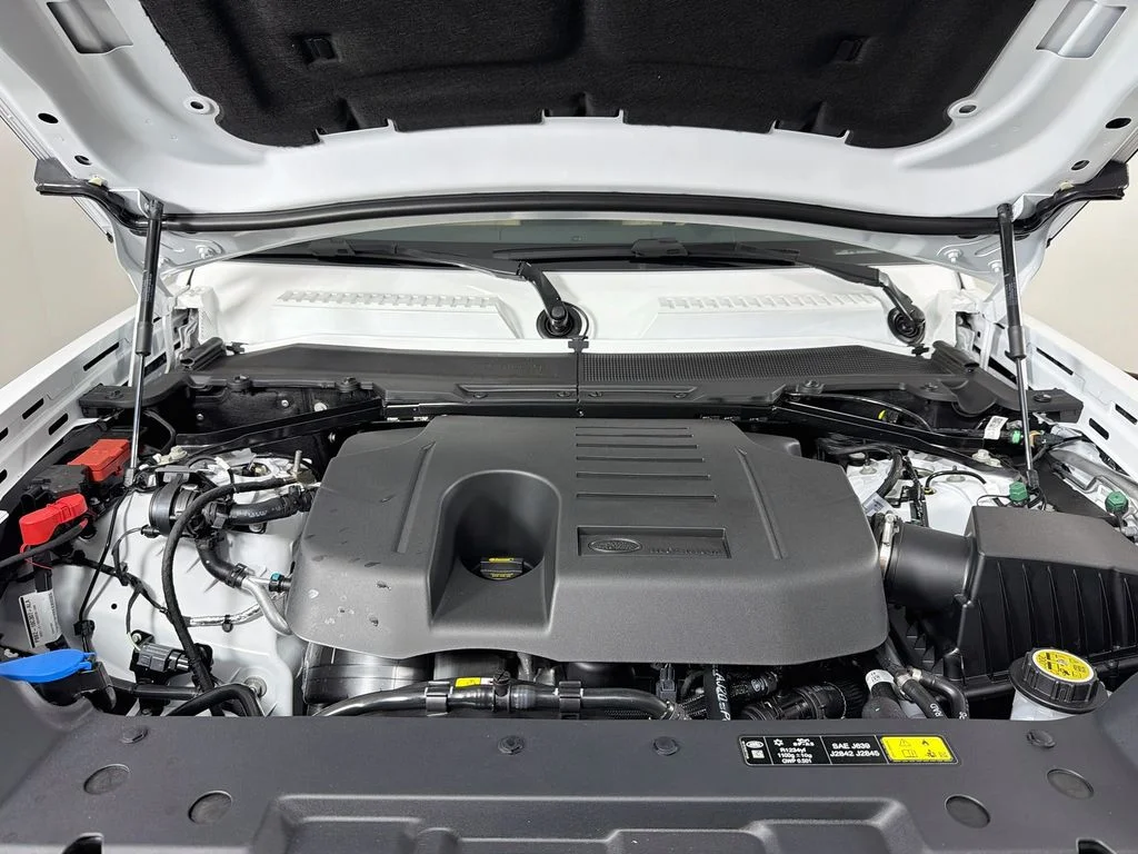New 2026 Fuji White Land Rover X-Dynamic SE image 32
