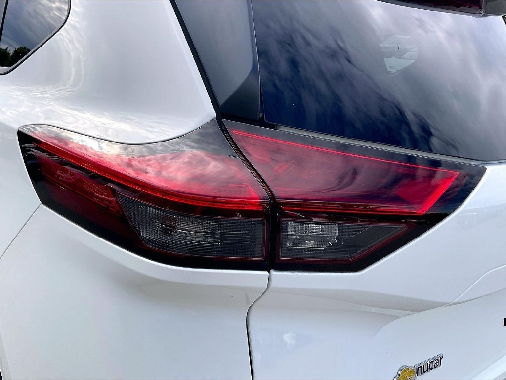 Used 2023 Glacier White Nissan S image 28