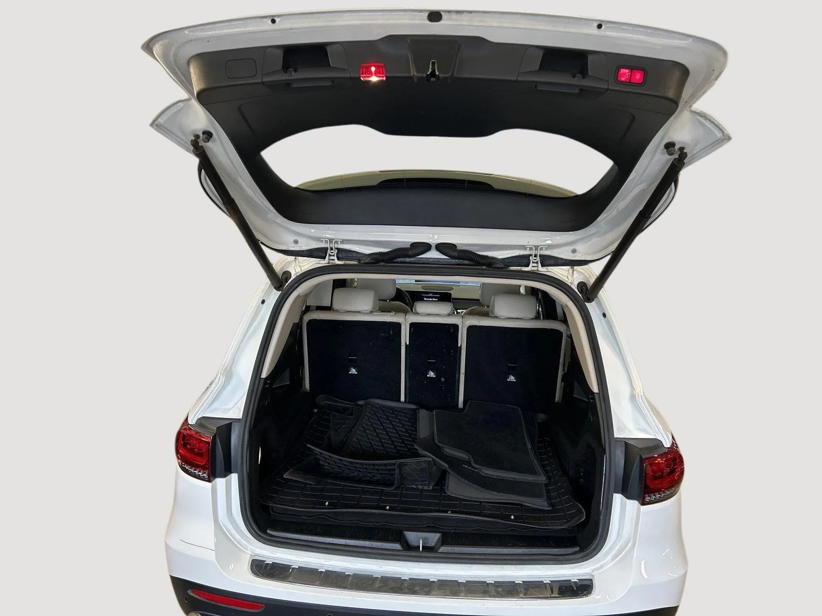 Used 2020 Polar White Mercedes-Benz GLB 250 image 29