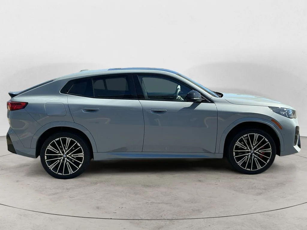 Used 2025 Gray BMW xDrive28i image 8