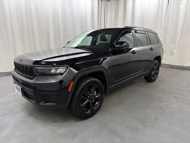Used 2023 Black Jeep Altitude image 2