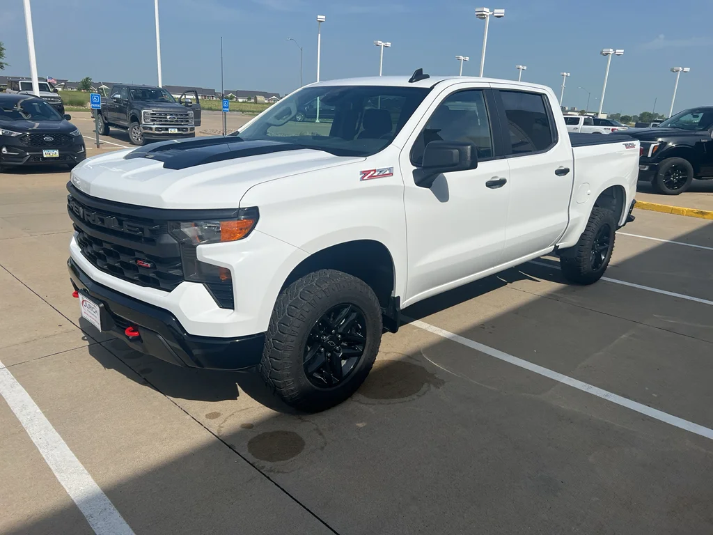 Used 2022 Summit White Chevrolet Custom Trail Boss image 4