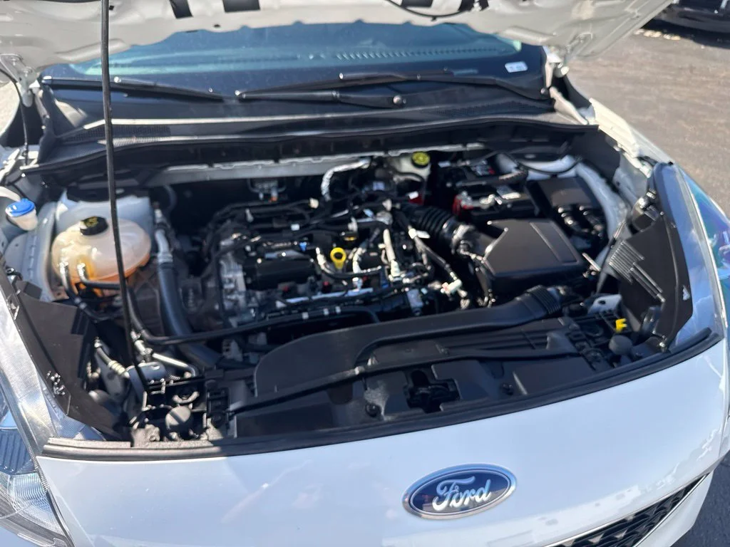 Certified Used 2022 White Metallic Ford SE image 61