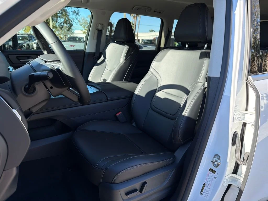2026 Nissan Armada SV - Photo 28