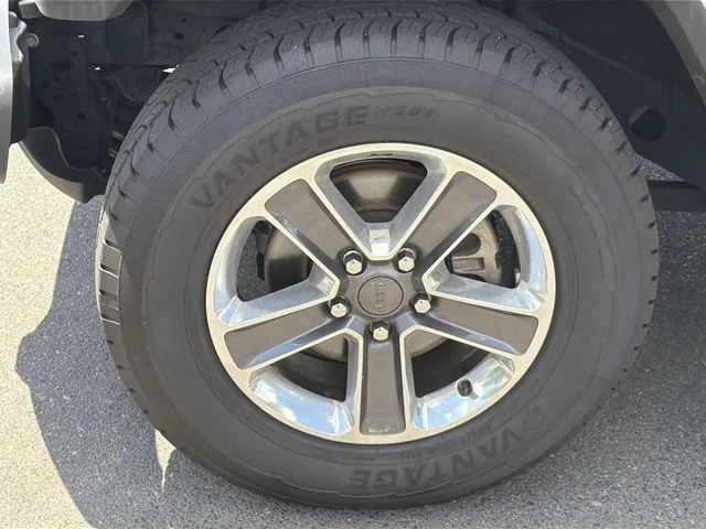 Used 2021 White Jeep Unlimited Sahara image 16