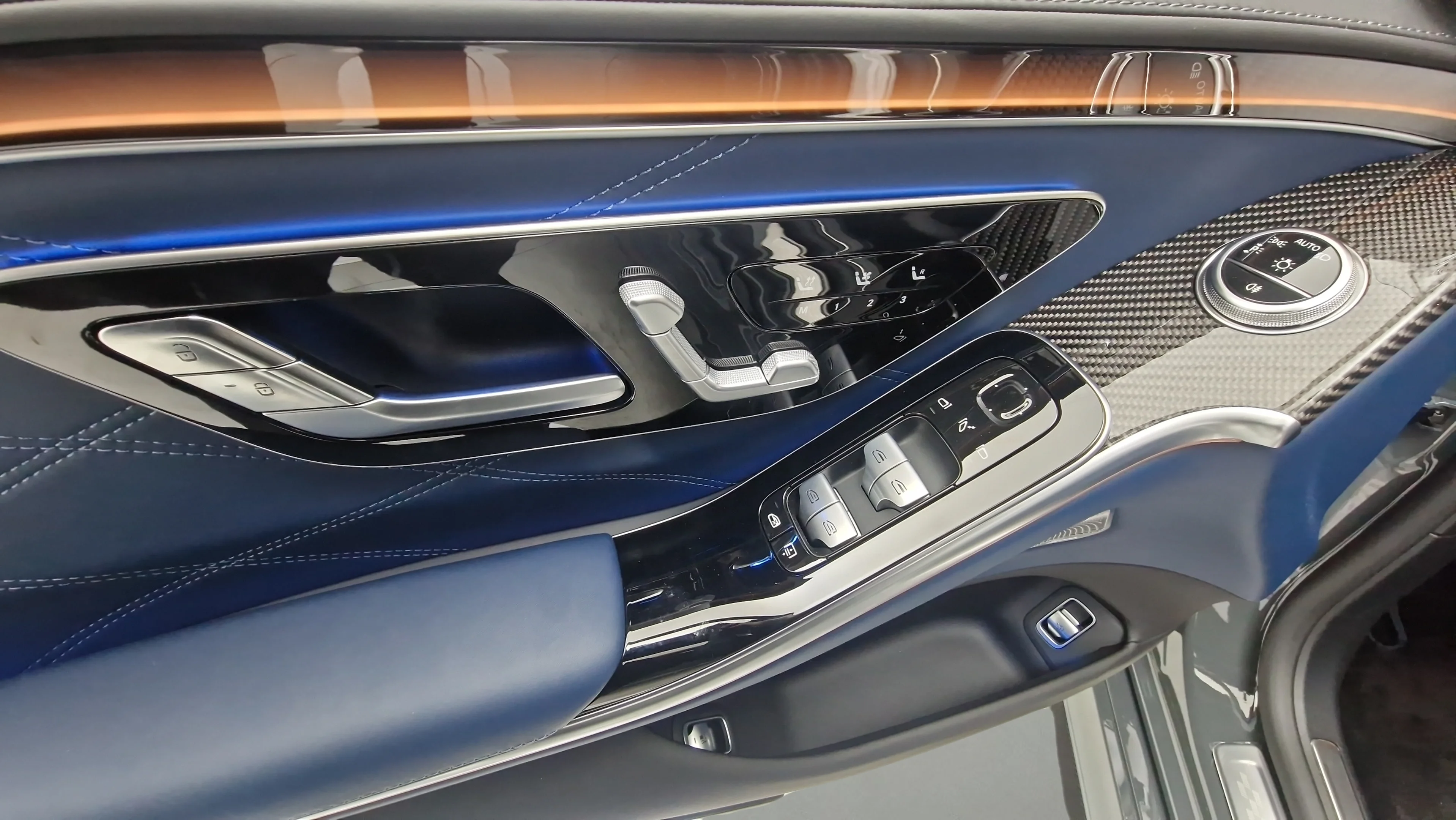 Used 2025  Mercedes-Benz AMG® S 63 E image 15