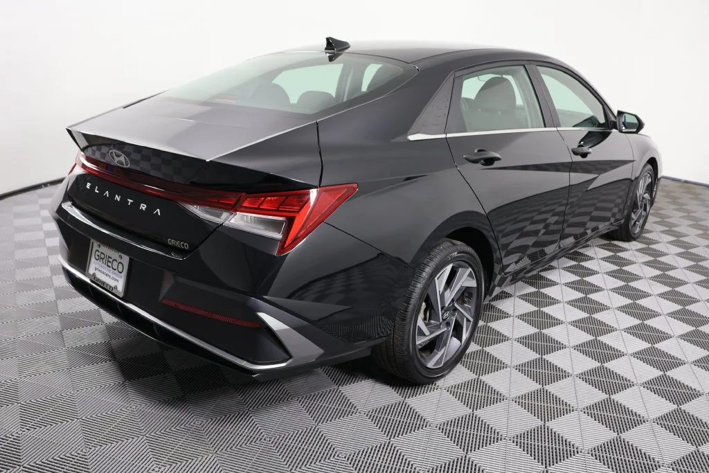 Used 2025 Abyss Black Hyundai SEL Convenience image 8