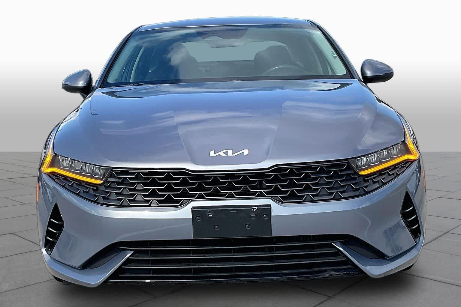 Used 2022 Everlasting Silver Kia LXS image 4