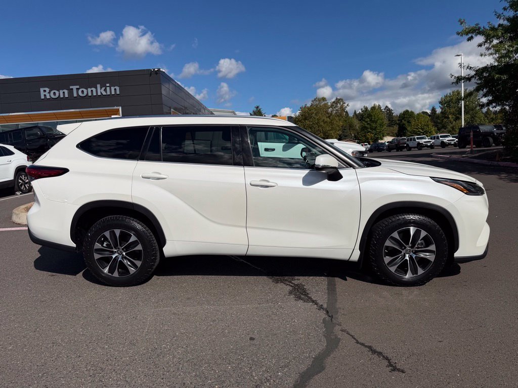 Used 2021 White Toyota XLE image 8