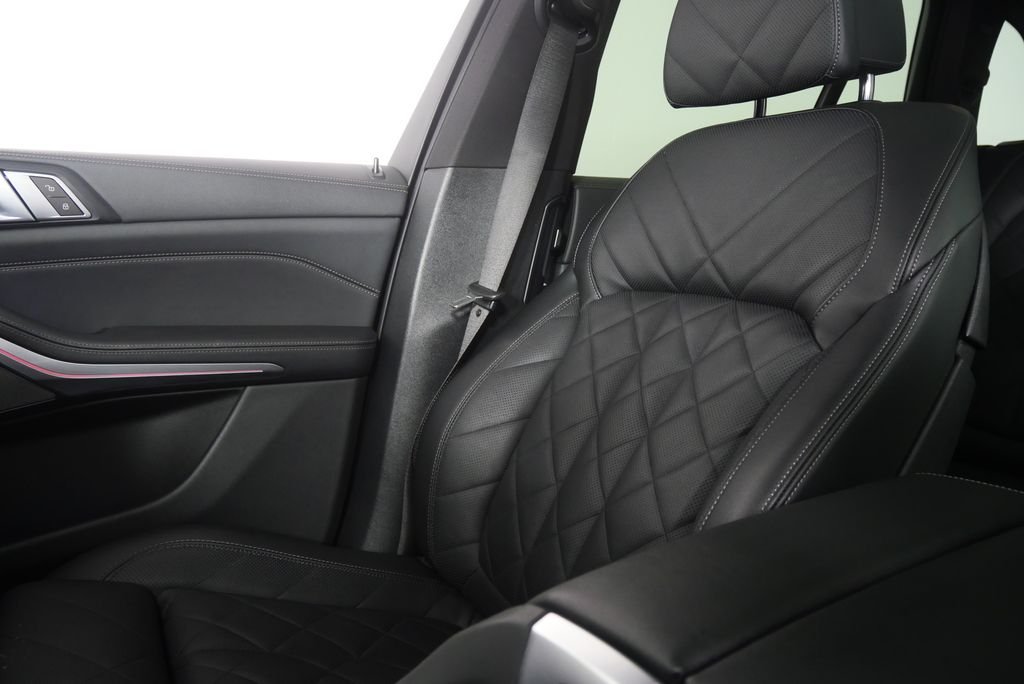 Used 2024 Black Sapphire Metallic BMW xDrive40i image 28