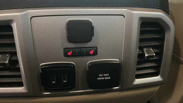 Used 2019 White Platinum Clearcoat Metallic Ford Lariat image 36