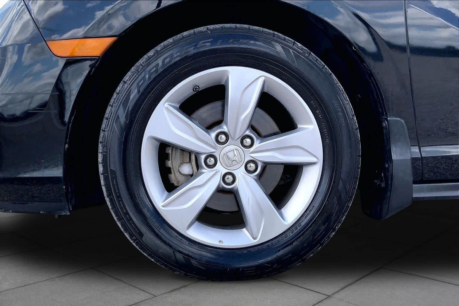 Used 2018 Crystal Black Pearl Honda EX-L image 11