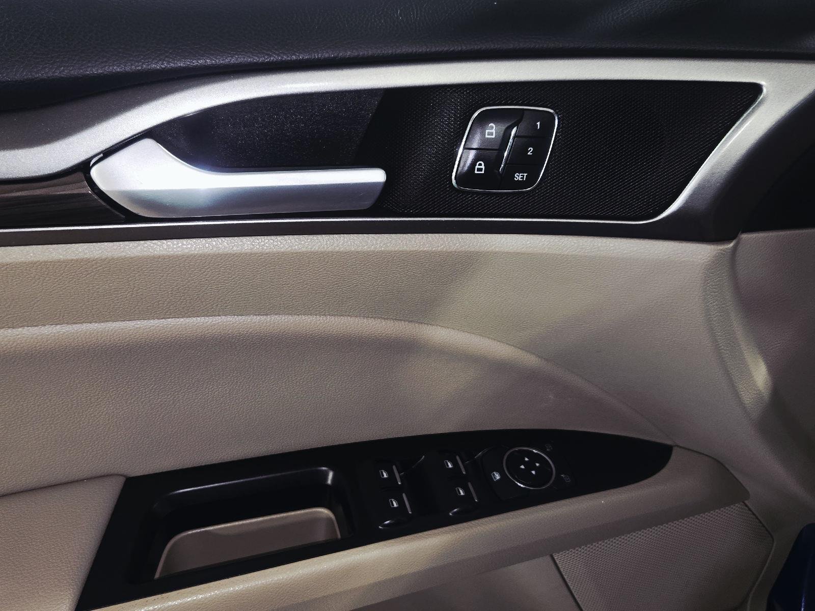Used 2017 Lightning Blue Ford SE image 14