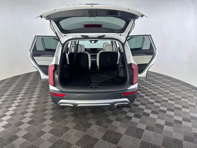 Used 2022 White Kia S image 19