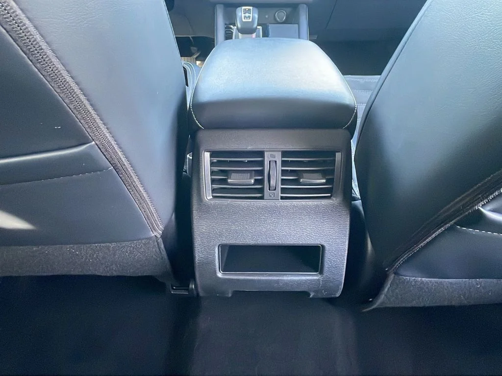 Used 2024 Silver Mitsubishi SE image 18