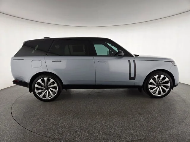 New 2026 Ionian Silver in Gloss finish Land Rover SE image 6