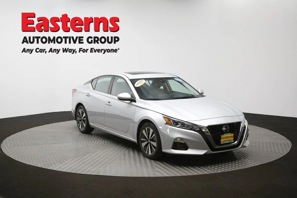 Used 2022 Silver Nissan 2.5 SL image 47
