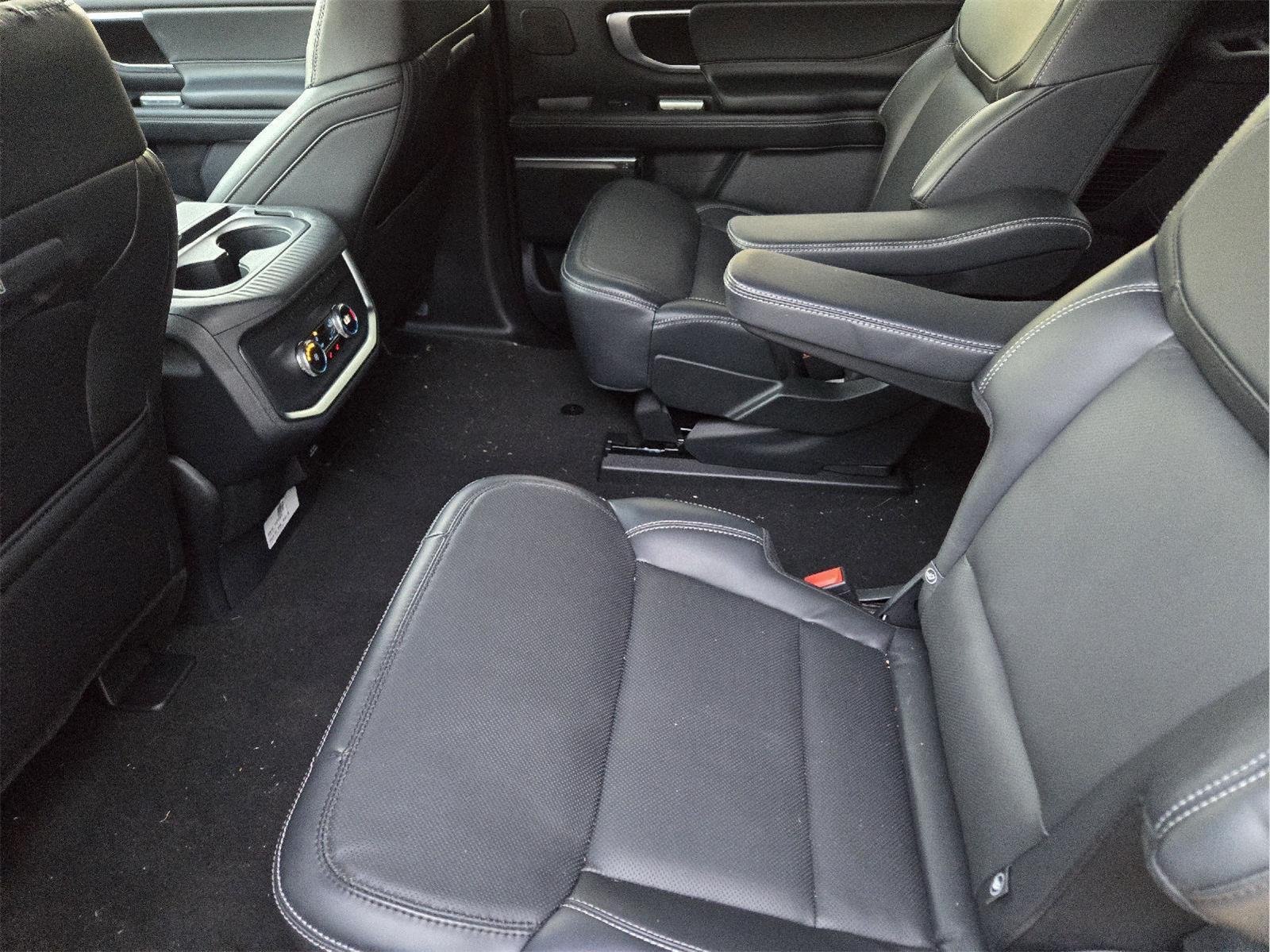 New 2026 Star White Metallic Tri-Coat Ford MAX Platinum® image 19
