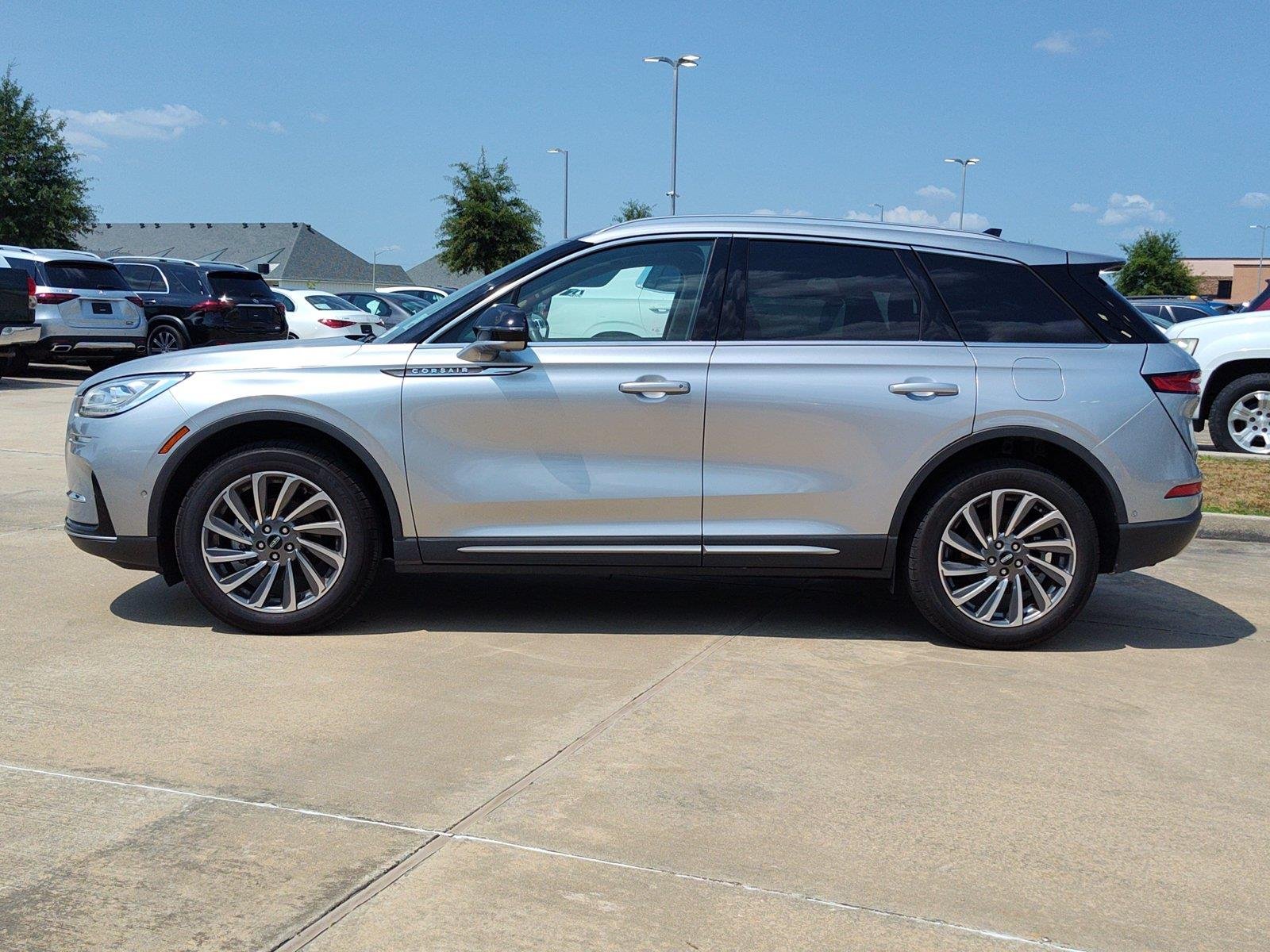 Used 2023 Silver Radiance Metallic Clearcoat Lincoln Reserve image 3