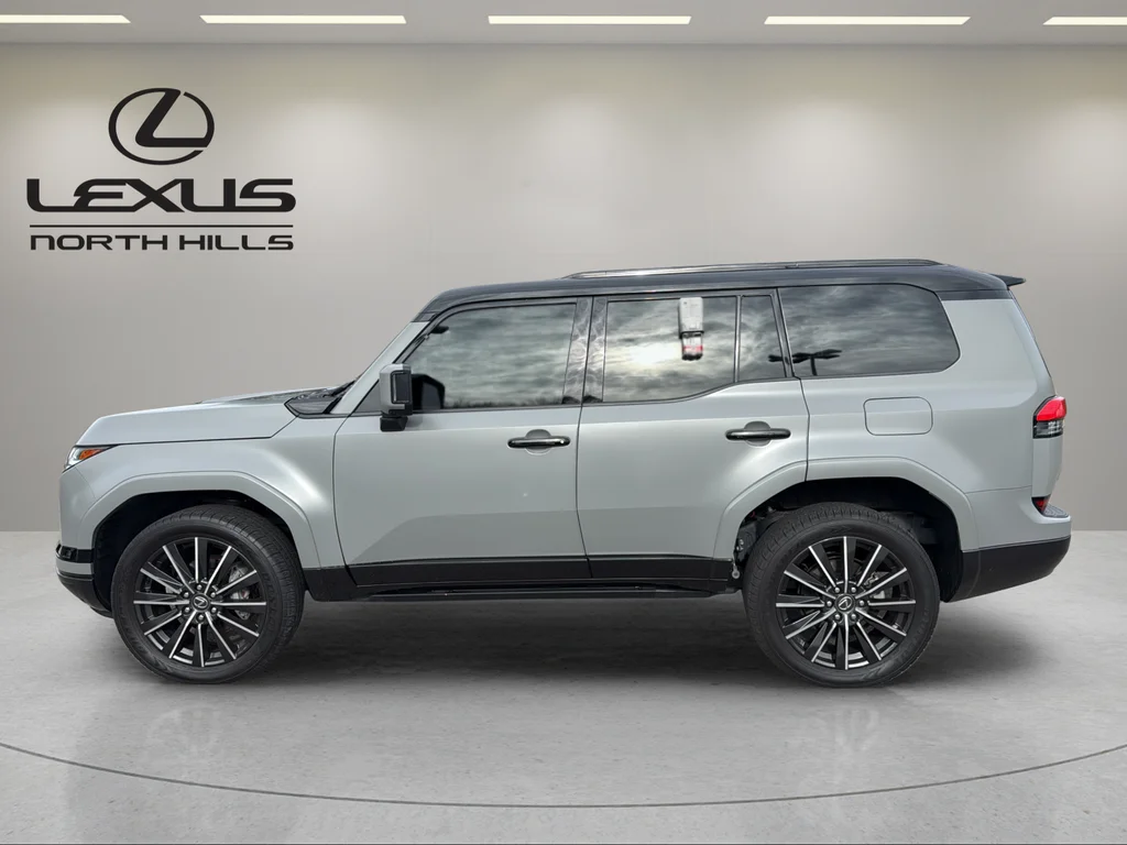 Certified Used 2024  Lexus 550 Luxury+ image 8