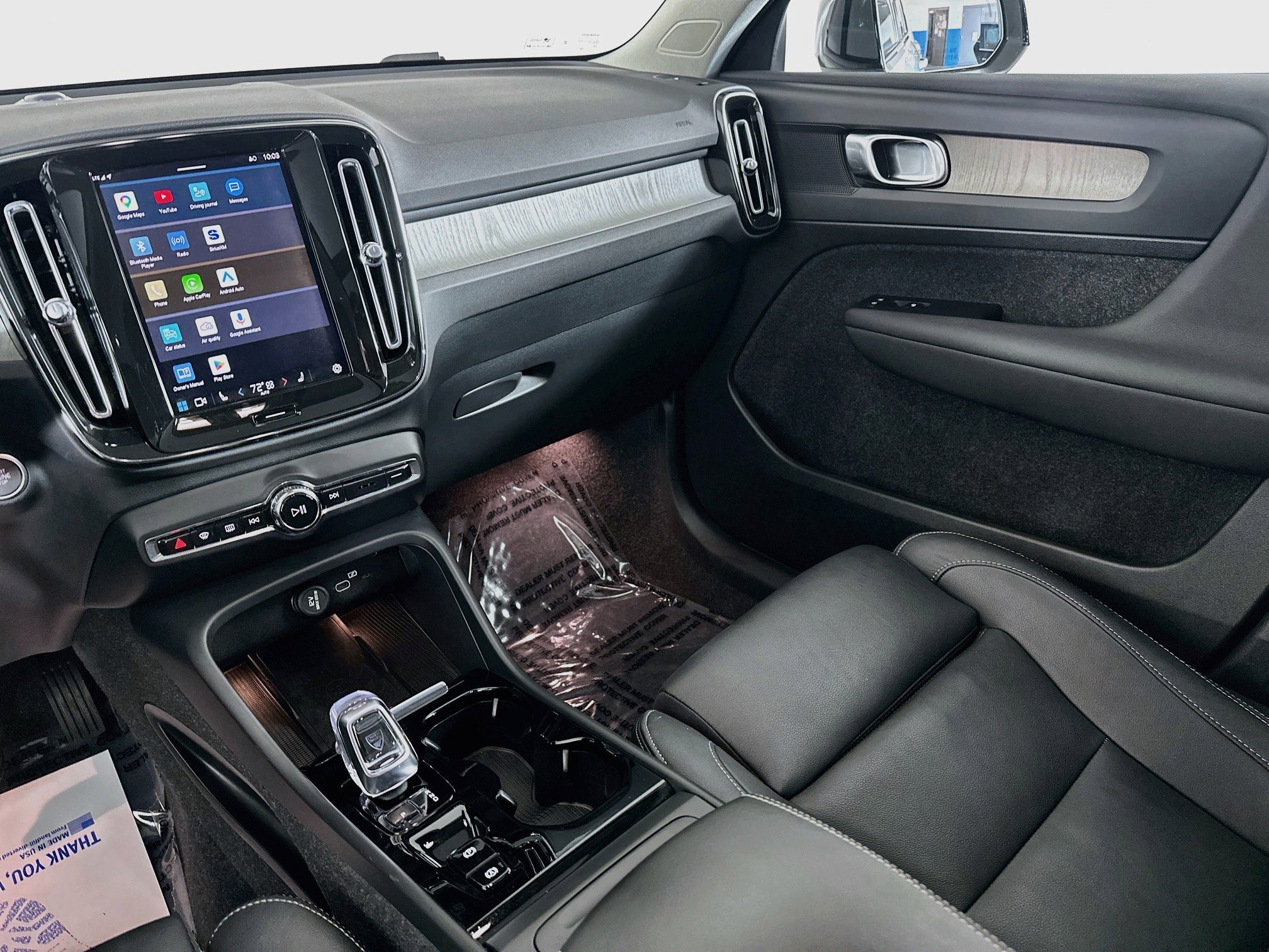 2025 Volvo XC40 Plus - Photo 23