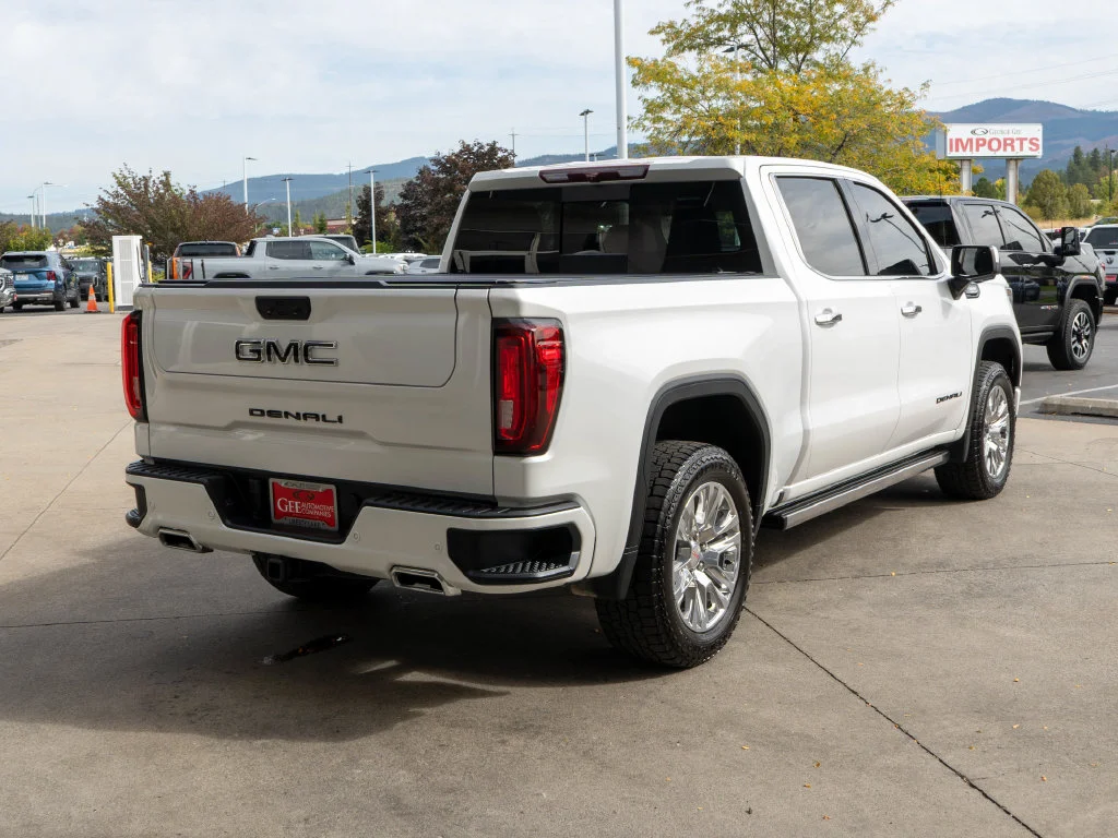Used 2023 White GMC Denali image 8
