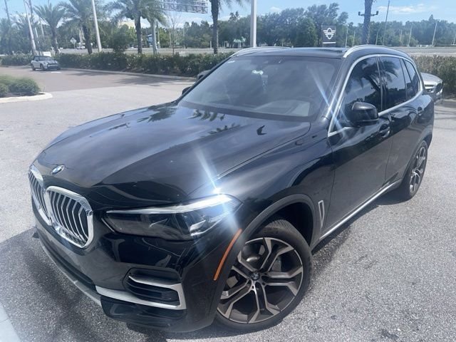 Used 2023 Black Sapphire Metallic BMW sDrive40i image 2